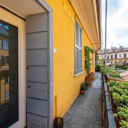 Via Farini 2